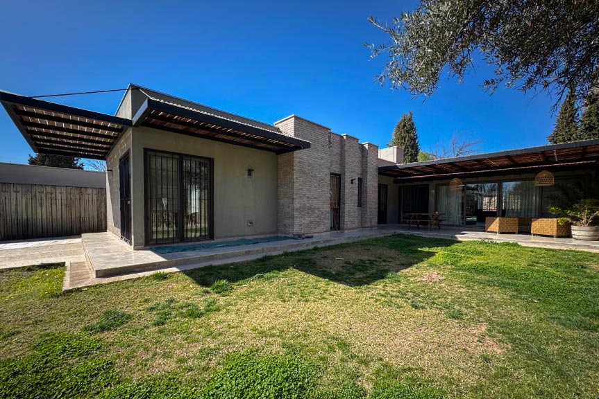 Casa en Chacras de Coria. Calle Darragueira